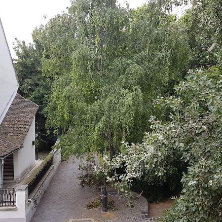 Stylish Historic Flat For 4 In Heart Of Oldbuda Budapest Exteriör bild